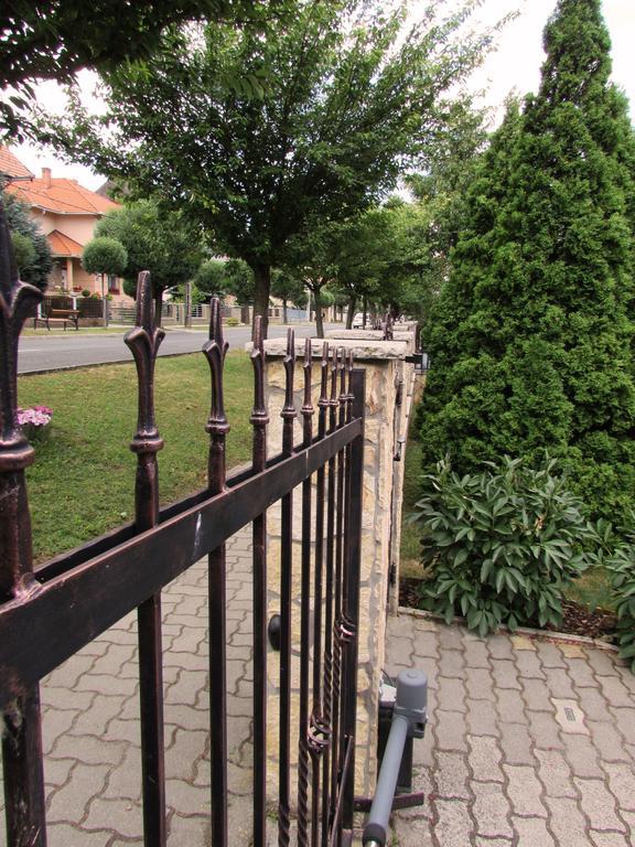 Szecsenyi Apartman Хевиз Экстерьер фото